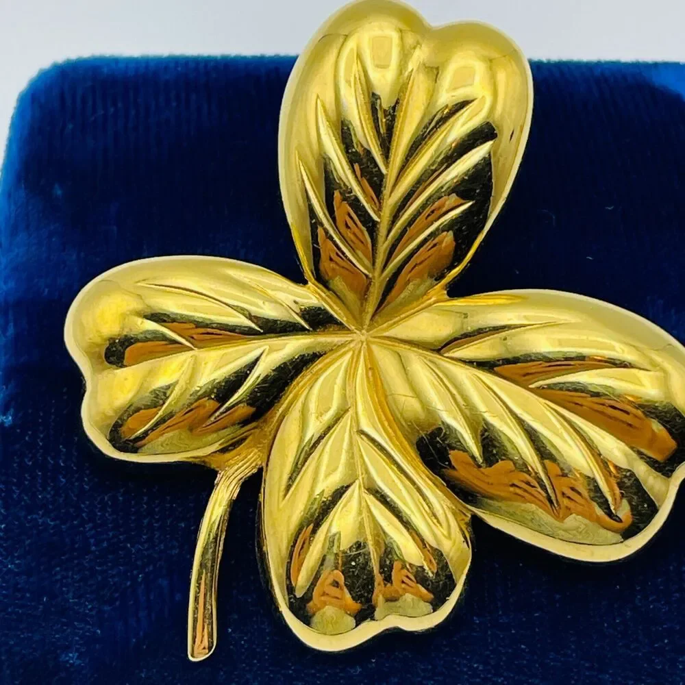 Classic Monet Gold Tone Lucky Four Leaf Clover Shamrock Brooch 2 in Pin Vintage